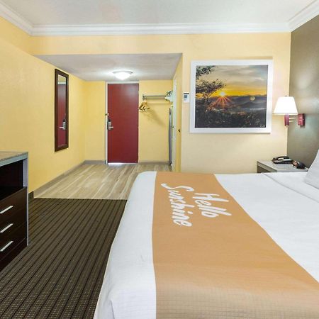 Days Inn By Wyndham Nanuet / Spring Valley Esterno foto