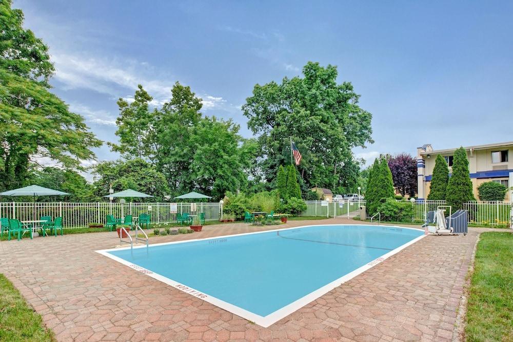 Days Inn By Wyndham Nanuet / Spring Valley Esterno foto