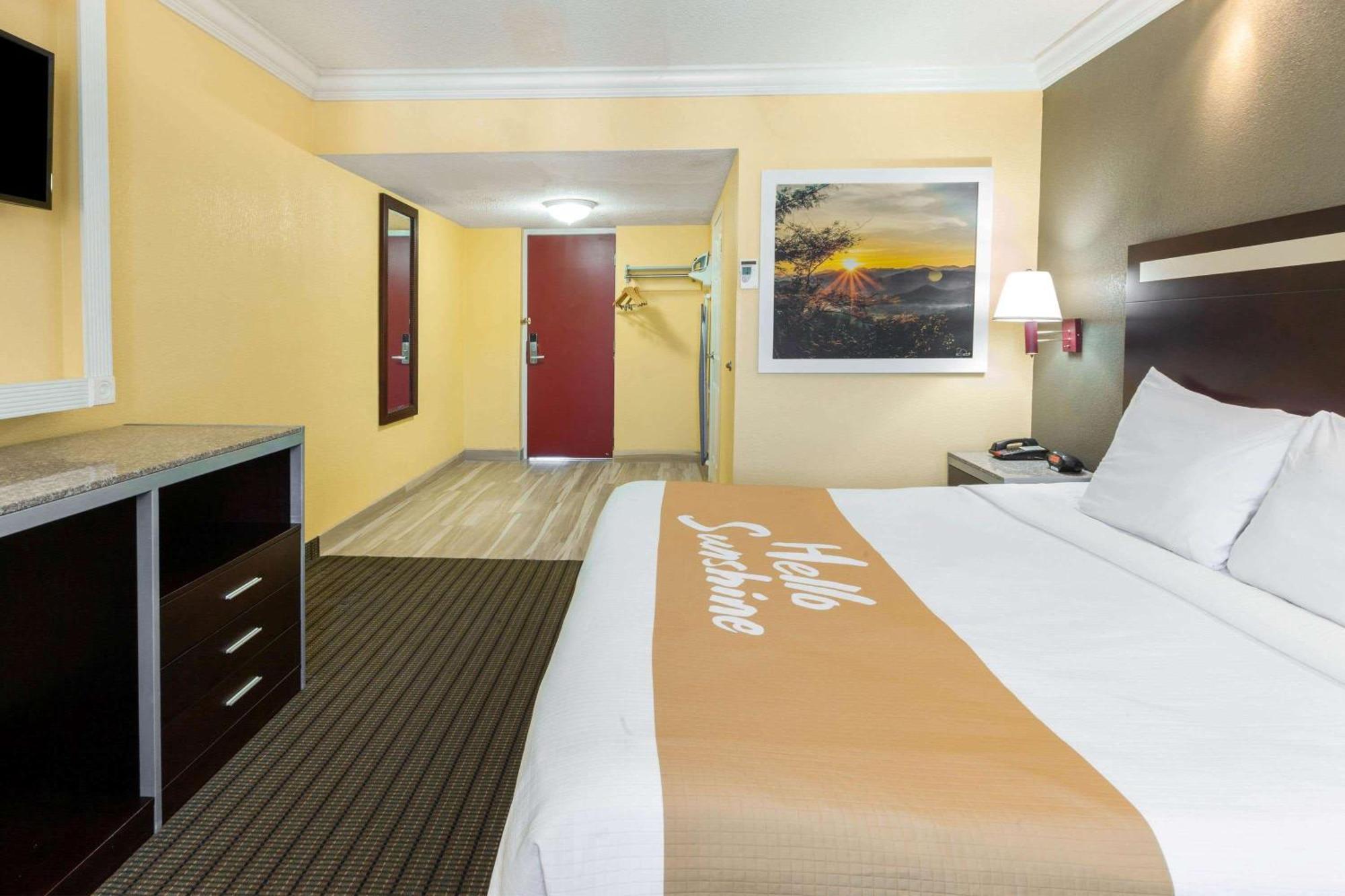 Days Inn By Wyndham Nanuet / Spring Valley Esterno foto